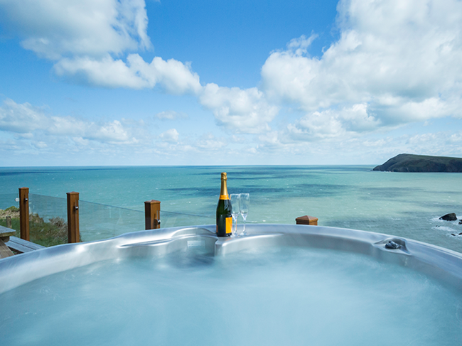 780 x 760 hot tub